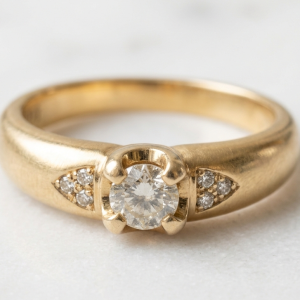 18 Carat Yellow Gold Diamond Ring