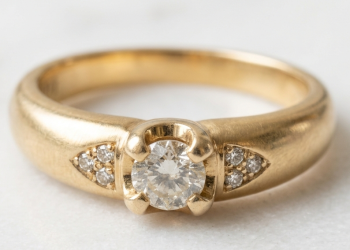 18 Carat Yellow Gold Diamond Ring