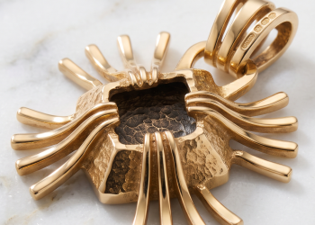 Late Modernist 18ct Gold Statement Pendant